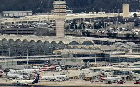 Miles de vuelos cancelados en Estados Unidos por una tormenta invernal