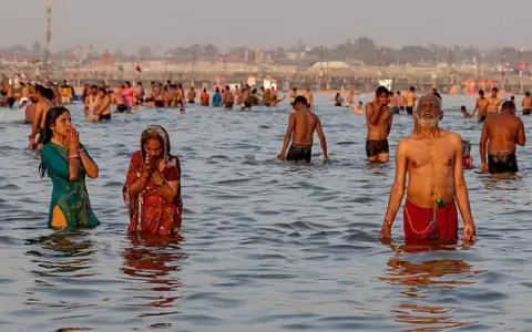 Hind�es desaf�an al Covid en multitudinaria congregaci�n religiosa