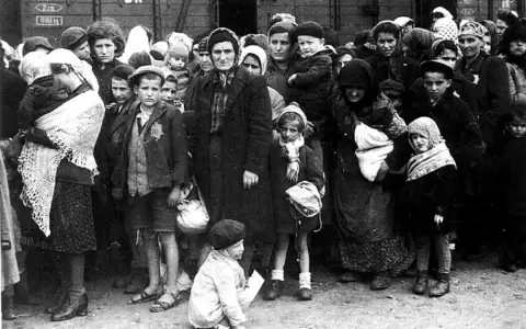 Conversatorio sobre negacionismo del Holocausto jud�o