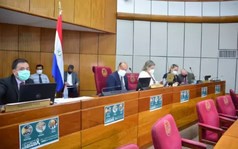 Aprueban extender emergencia sanitaria y uso de camas de privados