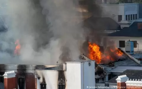 Se incendia la sede del Parlamento de Sud�frica