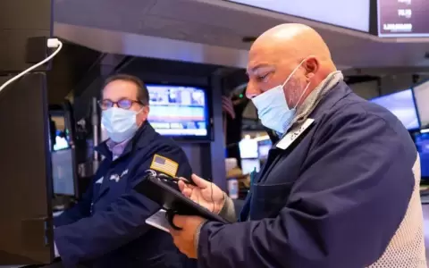 Wall Street sigue a la baja e inversores atentos a la Fed y al conflicto en Ucrania