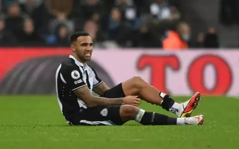 El Newcastle de Almir�n se elimina ante un equipo de tercera divisi�n