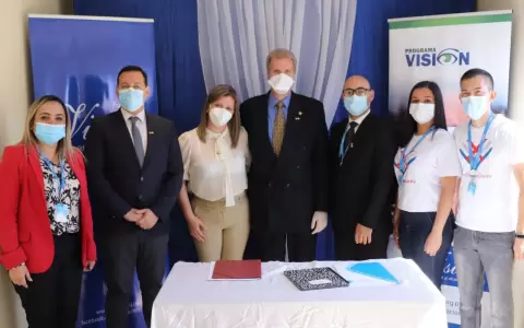 Organizaci�n internacional don� equipos para estudios y cirug�as a la Fundaci�n Visi�n