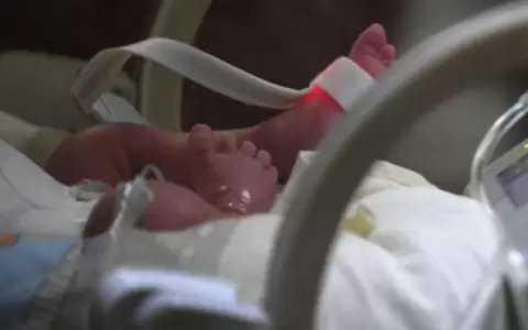 Central: Beb� de 8 meses est� en terapia por Covid, sus padres son antivacunas