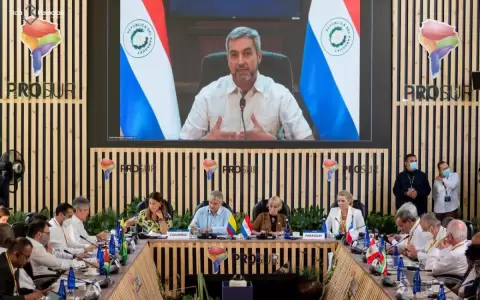 Abdo asume titularidad de Prosur y se�ala: �la democracia no puede ser un cascar�n vac�o�