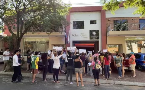 Exigen justicia para la bombera Bel�n frente a la Fiscal�a de Itaugu�