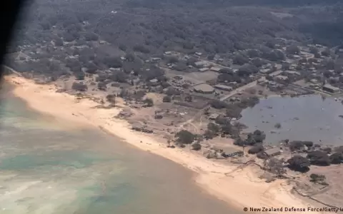 Im�genes a�reas revelan extensos da�os en Tonga