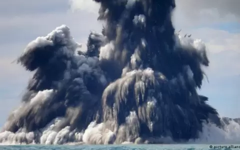 Tsunami golpea a Tonga y enciende alarmas en otras islas