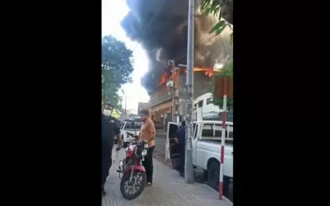 Gran incendio consume f�brica textil en Asunci�n
