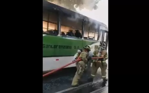 �mnibus de la L�nea 56 se incendia en Asunci�n