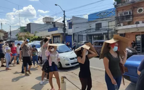 Filas y calor en toma de muestras en Asunci�n