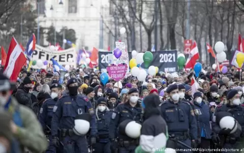 Covid-19: miles protestan en Viena contra la vacunaci�n obligatoria
