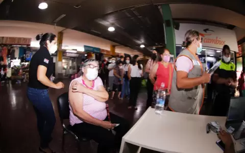 Multitiendas tendr�n vacunatorios y descuentos para inmunizados