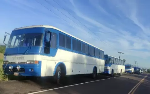 A Ultranza Py: Abandonaron 7 buses que ser�an de la Iglesia del pastor pr�fugo