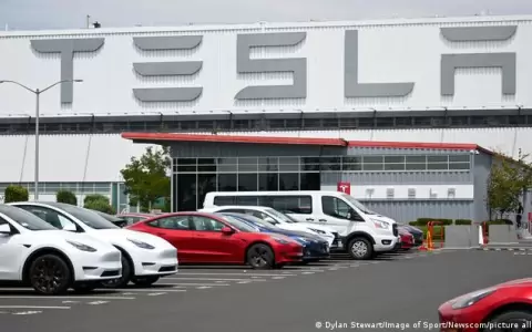 El dedo acusador del racismo apunta a Tesla en California