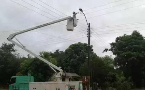 R�fagas de vientos dejan sin energ�a el�ctrica a 9 ciudades