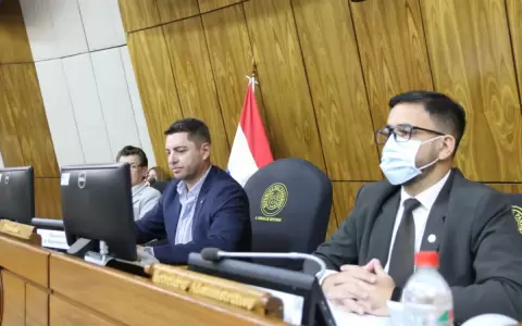 Diputados rechazan juicio pol�tico a Arnaldo Giuzzio