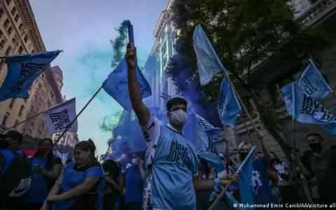 Argentina: miles marchan nuevamente contra acuerdo con FMI