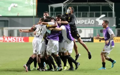 Con un ag�nico gol de Josu� Colm�n, Guaran� derrota a Am�rica