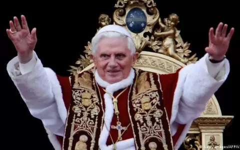 El papa em�rito Benedicto XVI pide perd�n a las v�ctimas de abusos sexuales