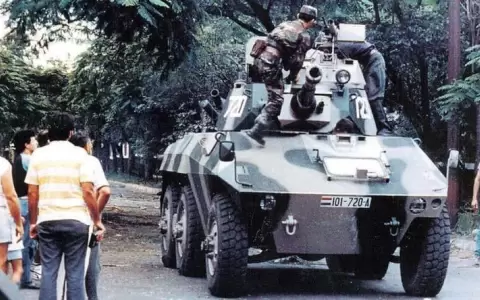 Almirante L�pez Moreira Pastore: Tras el Golpe de Estado "devaluaron las FFAA�