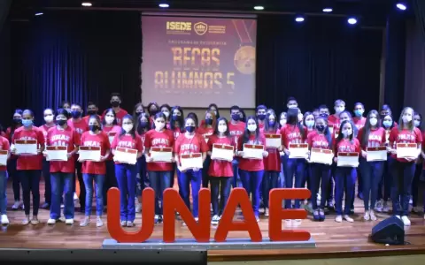 Programa de becas beneficia a j�venes sobresalientes de Itap�a
