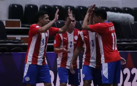 Paraguay empata con Argentina y clasifica como l�der del Grupo B