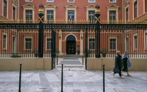 Un tribunal reconoce por primera vez a una mujer trans como madre de su hijo