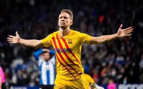 Barcelona rescata un ag�nico empate en el derbi de Catalunya