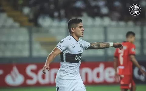 Olimpia debuta con victoria en un partido que perdon� mucho
