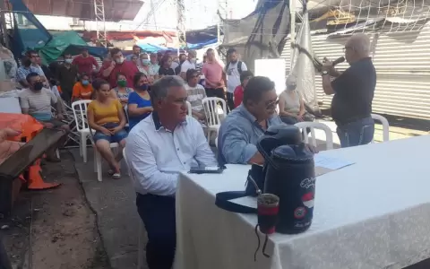 Permisionarios del Mercado 4 a favor de director Juan Villalba