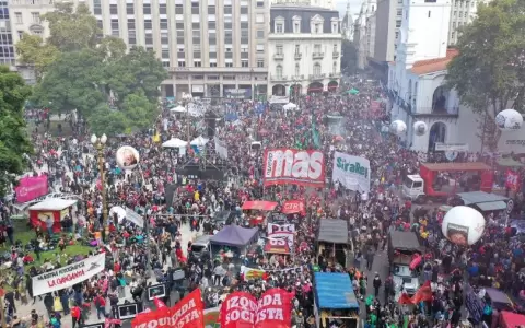 Argentina marcha al cumplirse 46 a�os del golpe de Estado