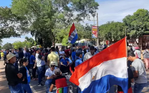 Marcha campesina: enfrentamientos con polic�as y espera frente al Congreso