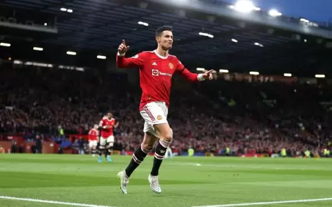 United gana con triplete de CR7, el m�ximo goleador de la historia