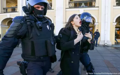 Cientos de detenidos en protestas en Rusia contra la invasi�n de Ucrania