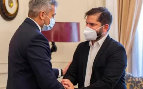 Abdo y Boric mantuvieron primera reuni�n en Chile
