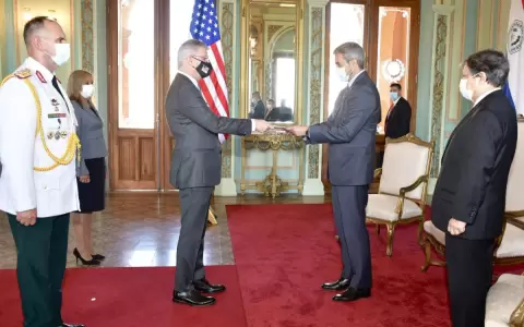 Asume nuevo embajador de EE.UU.