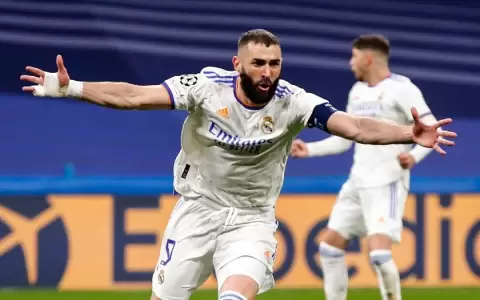 Con triplete de Benzema, Madrid remonta a PSG y avanza a cuartos