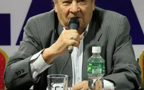 "Junta de voces", nuevo poemario de Francisco P�rez-Maricevich