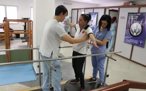 Cl�nicas reabre la Escuela de Columna en modalidad presencial