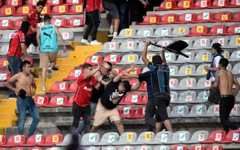Luto en M�xico: seg�n �ltimos reportes pelea entre hinchas deja al menos 22 fallecidos