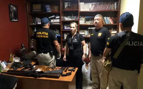 Fiscal�a incauta arsenal en casa de abogado en allanamiento por supuesta violencia familiar