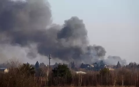 Rusia destruye una f�brica cerca del aeropuerto de Le�polis, oeste de Ucrania