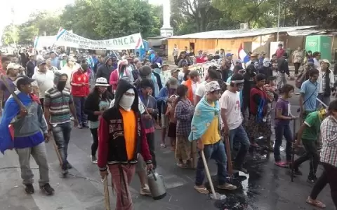Labriegos inician manifestaci�n masiva en Asunci�n
