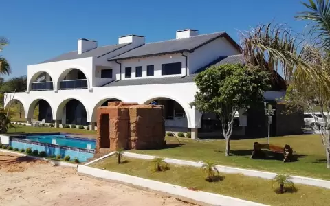 Narcotr�fico y lavado inflan burbuja inmobiliaria
