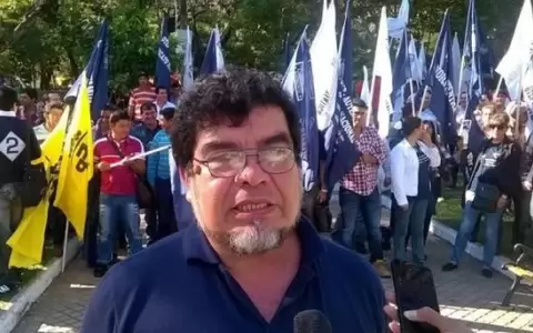 Sindicato docente critica que Brunetti anuncie candidatura siendo ministro