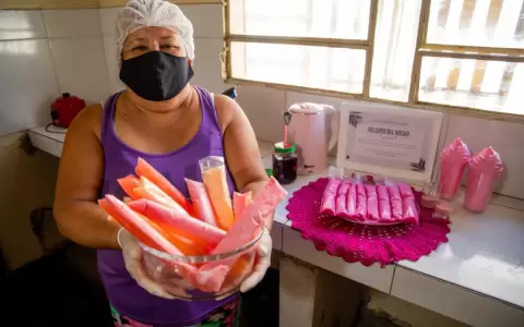 Reclusas venden helados en bolsitas para ayudar a sus familias