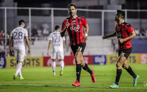 El golazo de Roque en el triunfo que dej� a Libertad como �nico puntero
