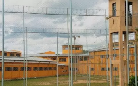 Reportan caso de feminicidio en penal de Emboscada